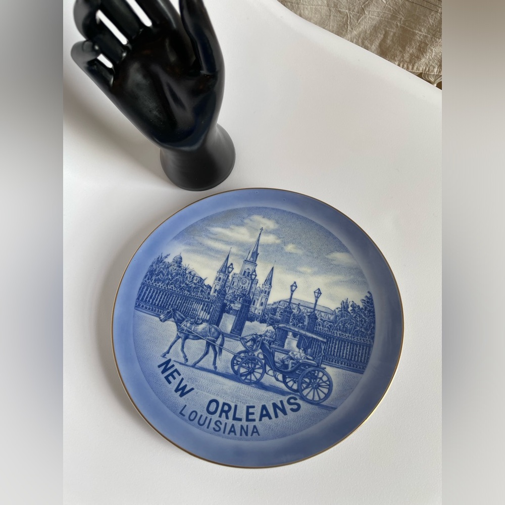 Vintage blue New Orleans Louisiana collector plates.